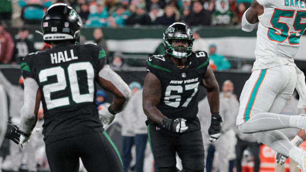 Jets' OT Carter Warren (67)
